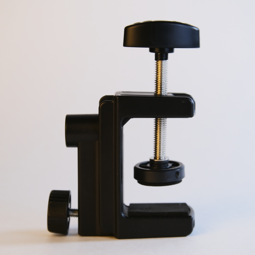 Крепеж (струбцина) для настольной лампы-img-0