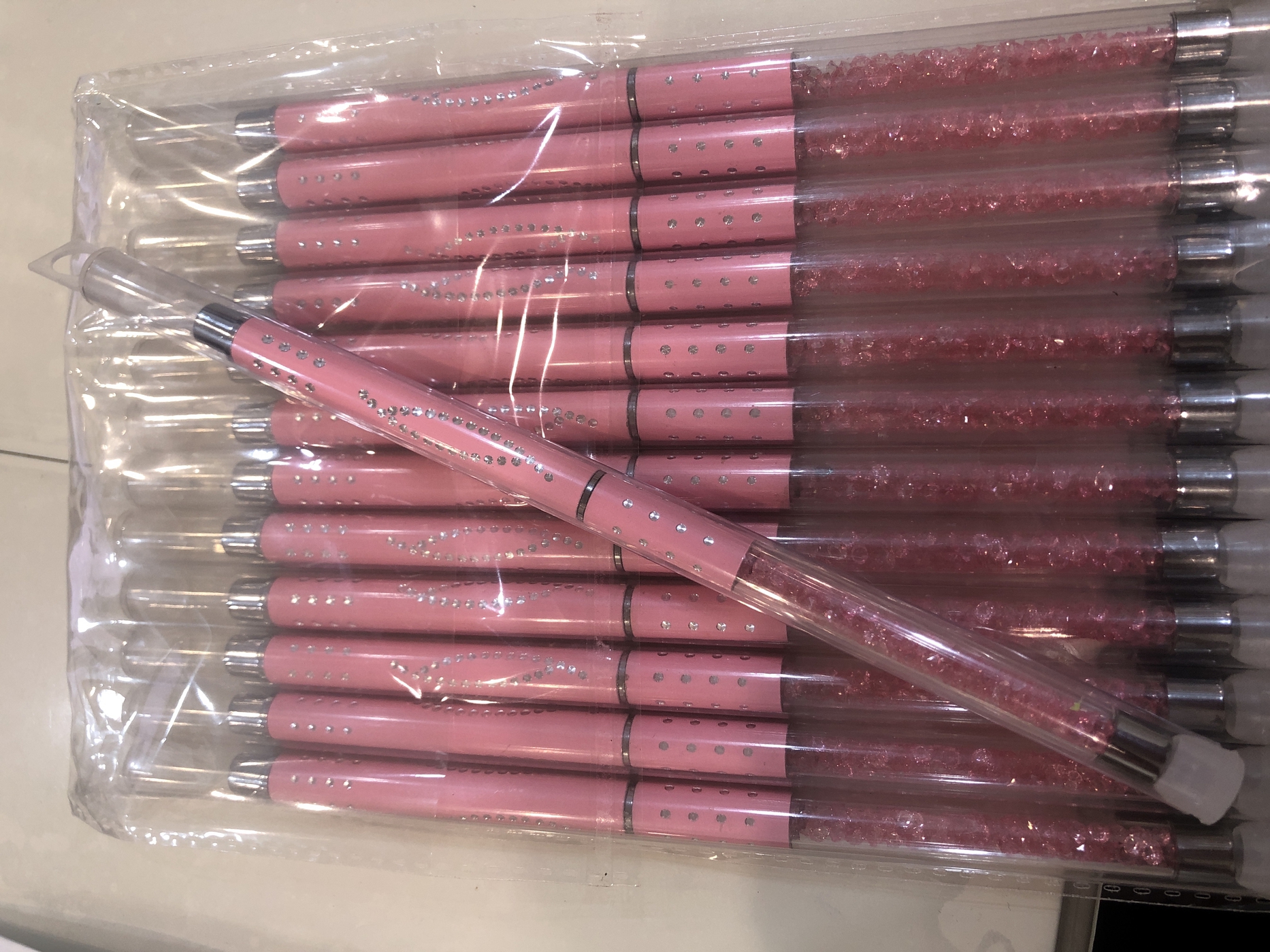 Кисть для омбре розовая с крышкой и розовыми кристаллами-img-0