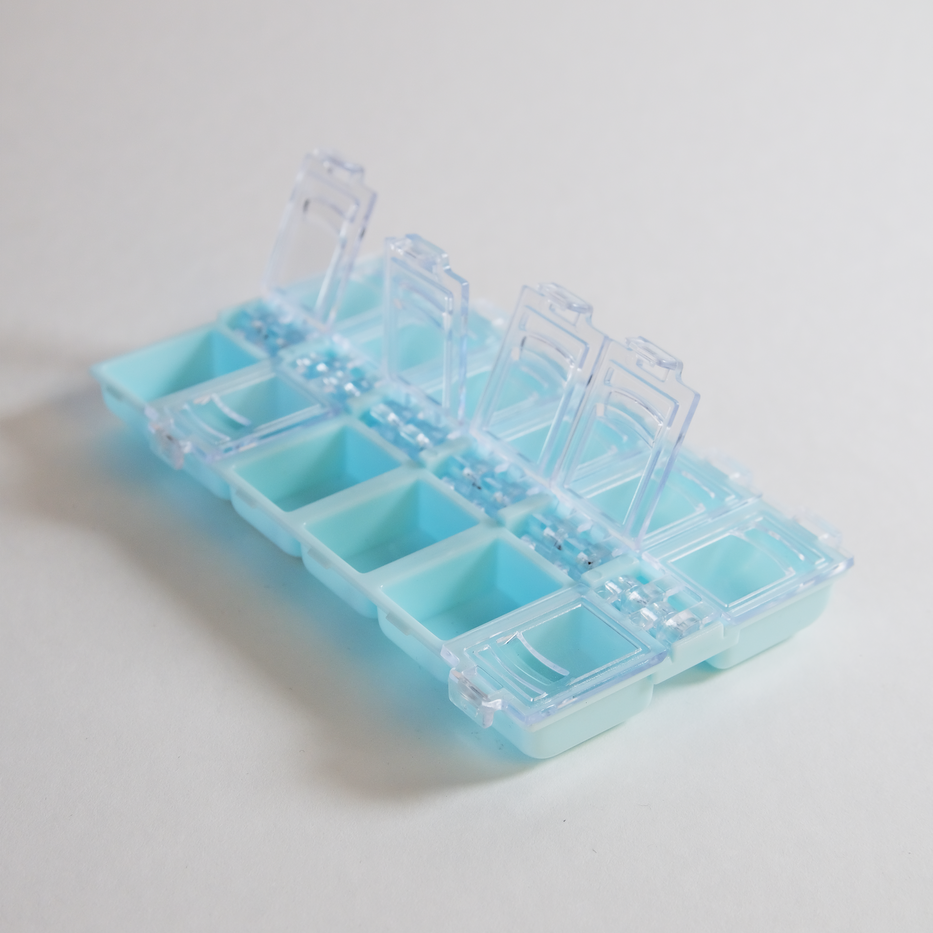 Бокс для страз матовый, 12 ячеек в ассортименте-img-0